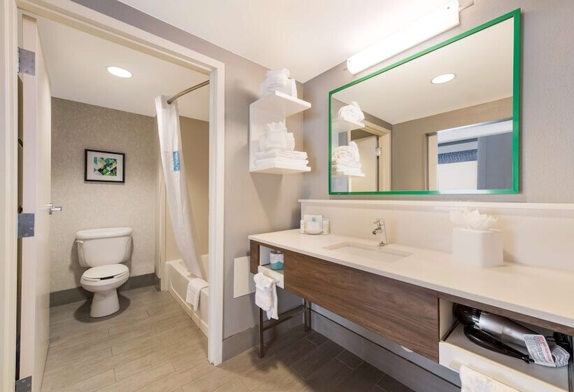 اتاق استاندارد, Hampton Inn & Suites Charlotteairport