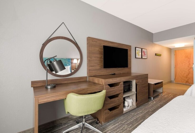 اتاق استاندارد, Hampton Inn & Suites Charlotteairport