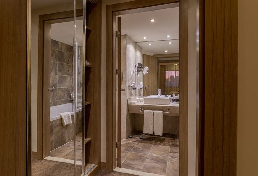 سوییت جونیور, Kaya Izmir Thermal & Convention