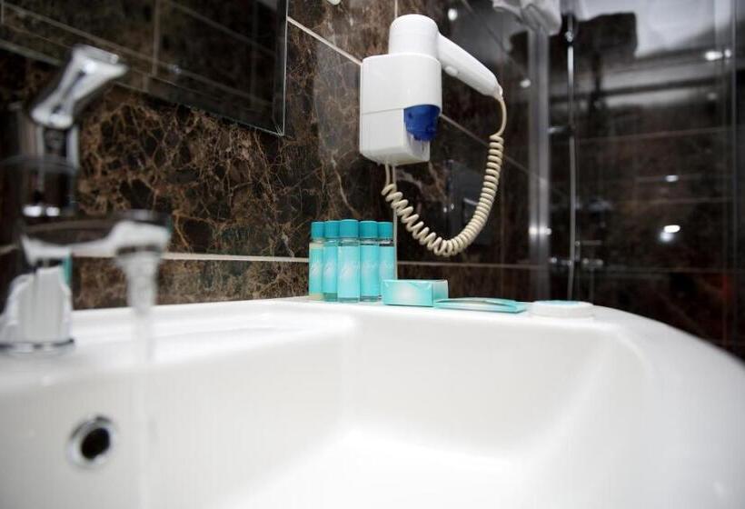 اتاق استاندارد چهارنفره با چشم‌انداز باغ, Mavi Deniz Otel   All Inclusive