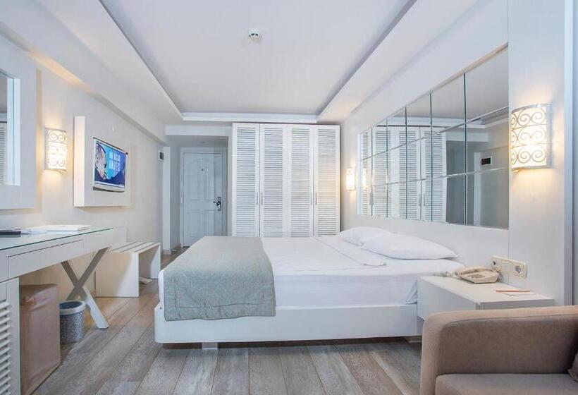 اتاق استاندارد چهارنفره با چشم‌انداز باغ, Mavi Deniz Otel   All Inclusive