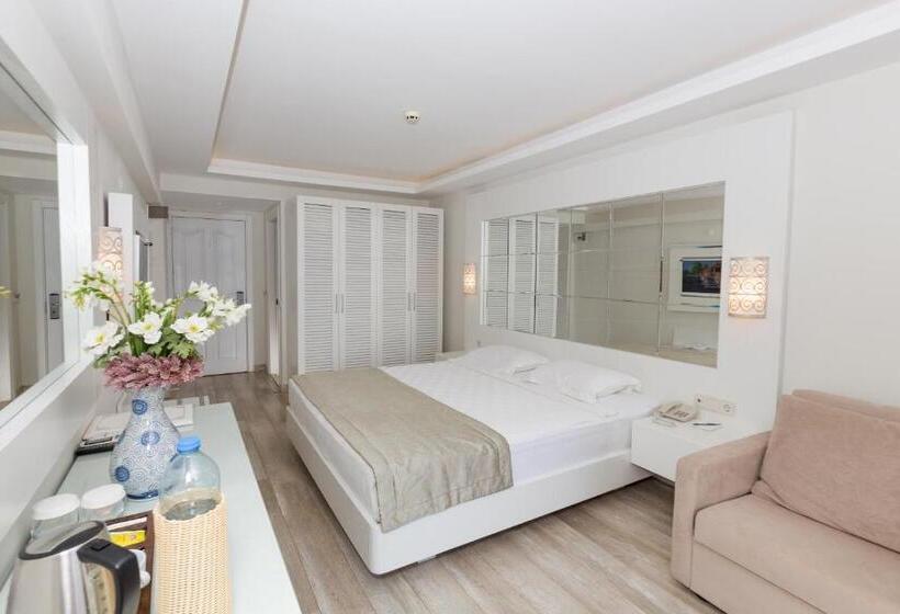 اتاق استاندارد چهارنفره با چشم‌انداز باغ, Mavi Deniz Otel   All Inclusive