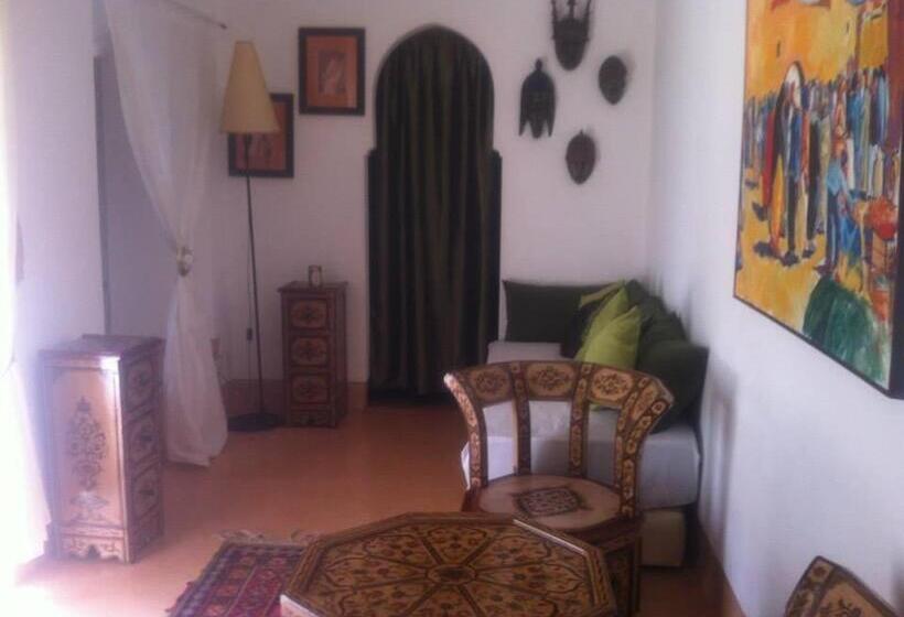 اتاق استاندارد سه نفره, Dar Nabila