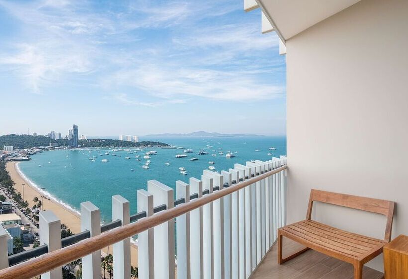 Номер Deluxe Вид на Море, Hilton Pattaya