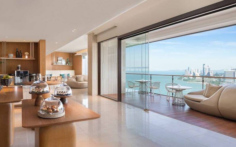 Люкс Престиж, Hilton Pattaya