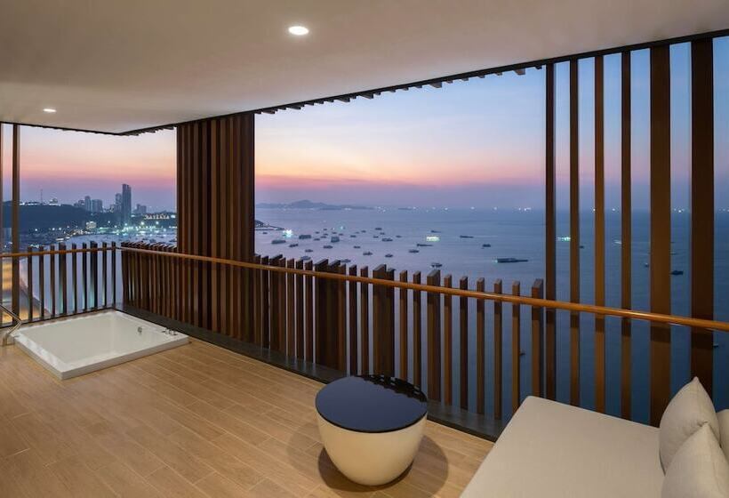 Люкс Престиж, Hilton Pattaya