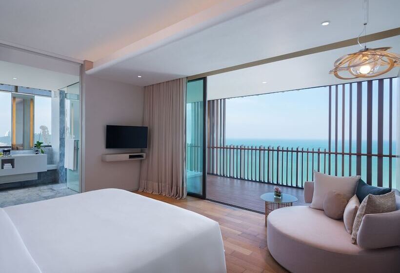 Люкс Престиж, Hilton Pattaya