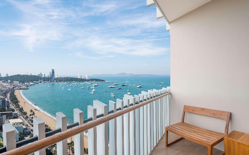 Номер Deluxe, Hilton Pattaya