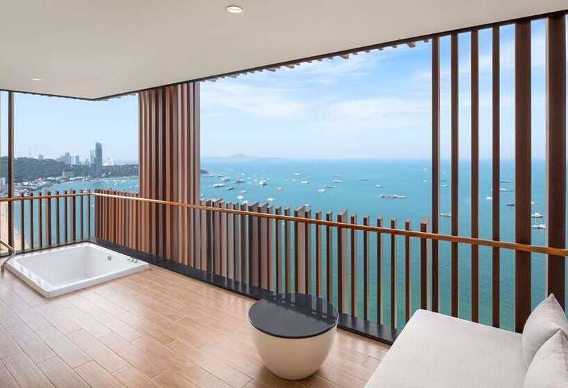 Люкс Престиж, Hilton Pattaya