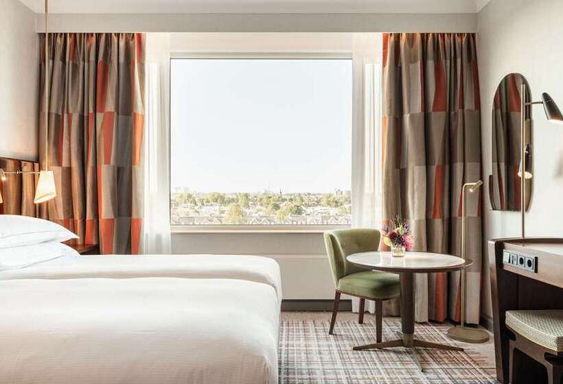 Номер Deluxe Вид на Море, Hilton Pattaya