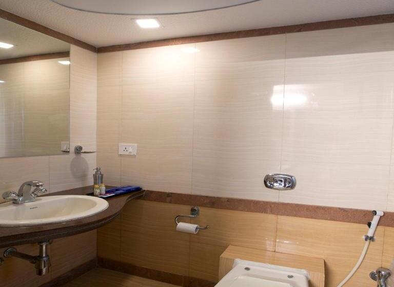 Номер Deluxe, Planet Residency