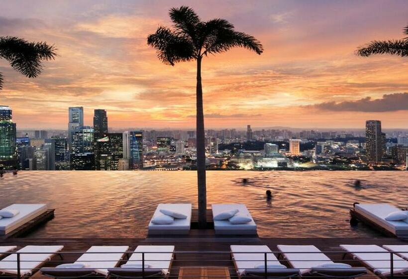 اتاق دلوکس با تخت کینگ و چشم‌انداز شهر, Marina Bay Sands