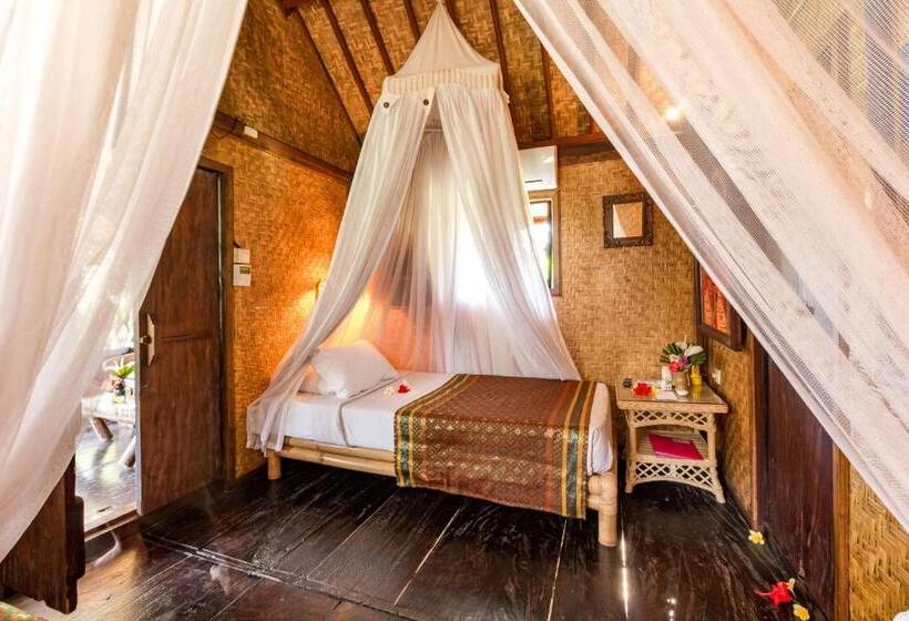 Хижина, Tanah Merah Art Resort