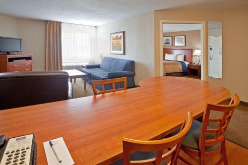 キングサイズベッドのスイートルーム, Candlewood Suites Elgin – Northwest Chicago, An Ihg