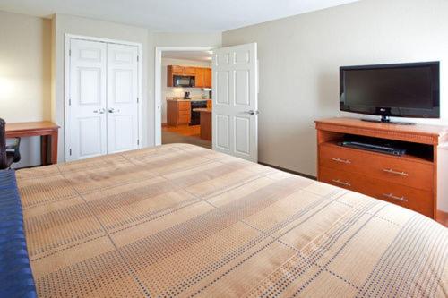 身障者適用キングサイズベッドルーム, Candlewood Suites Elgin – Northwest Chicago, An Ihg