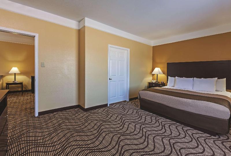 Люкс Кровать Кинг, La Quinta Inn & Suites By Wyndham Angleton