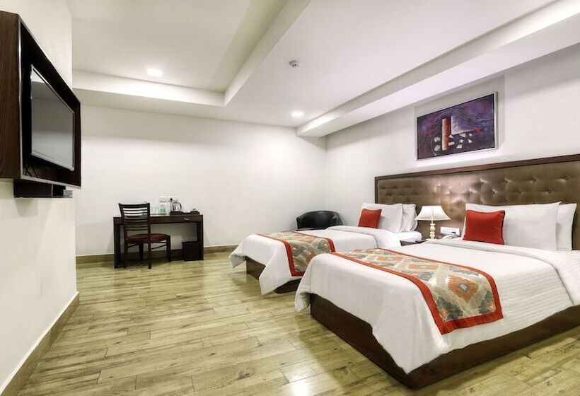 标准间, Taurus Sarovar Portico