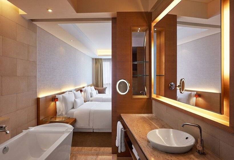 Номер Стандарт 2 Двуспальные Кровати, The Westin Mumbai Garden City