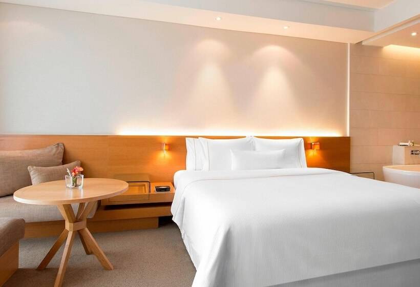 Номер Стандарт 2 Двуспальные Кровати, The Westin Mumbai Garden City