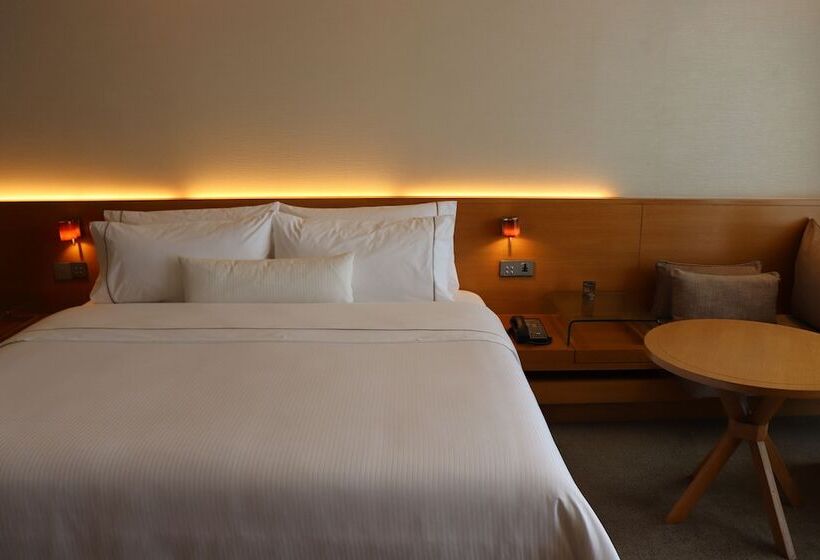 Номер Стандарт 2 Двуспальные Кровати, The Westin Mumbai Garden City
