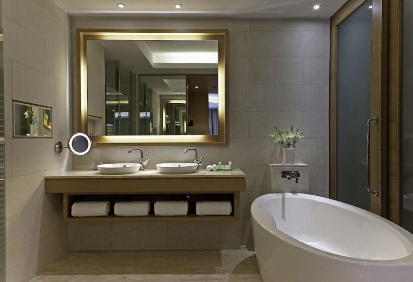 Номер Executive, The Westin Mumbai Garden City