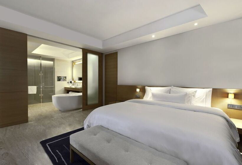 Номер Executive, The Westin Mumbai Garden City