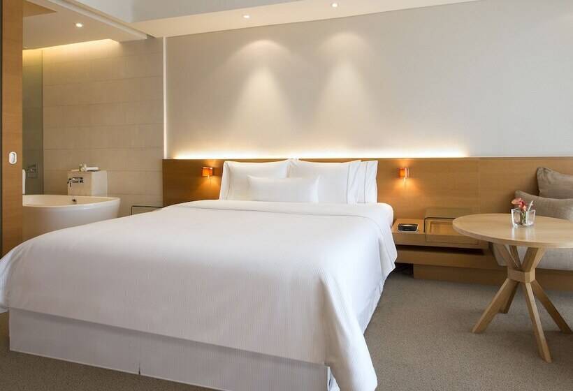 Люкс, The Westin Mumbai Garden City