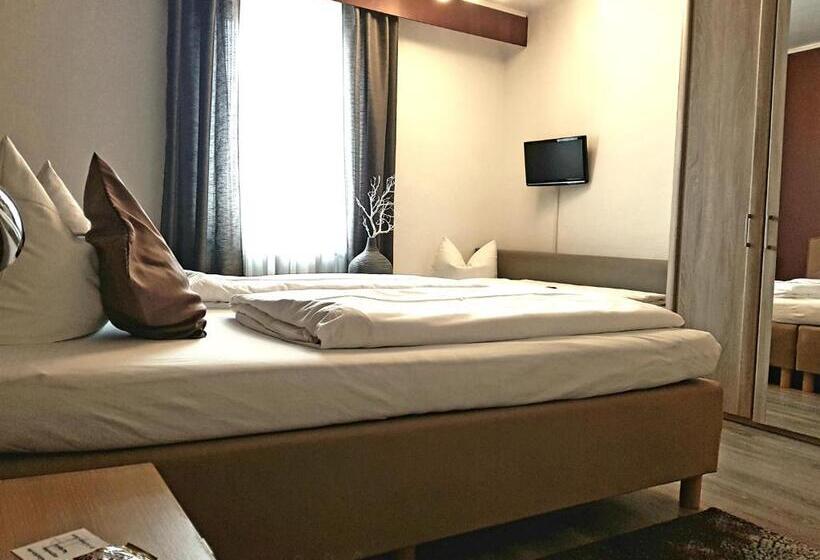 Номер Стандарт Трехместный, Parkhotel Villingen Und Boardingzimmer