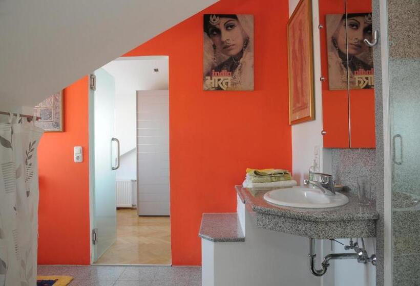 Люкс с Балконом, Geinberg Suites & Via Nova Lodges