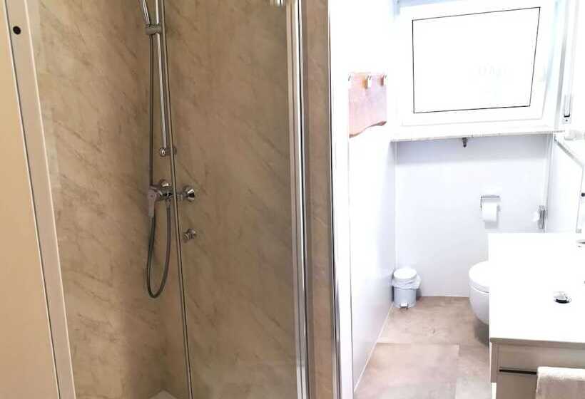 اتاق استاندارد سه نفره, Löwen