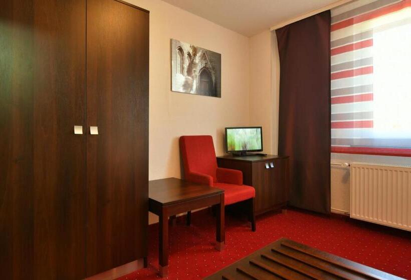 Номер Комфорт Индивидуальный, Skyhotel Merseburg