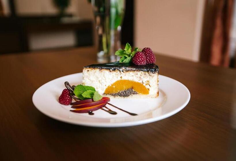 جناح, Edem Hotel Lviv