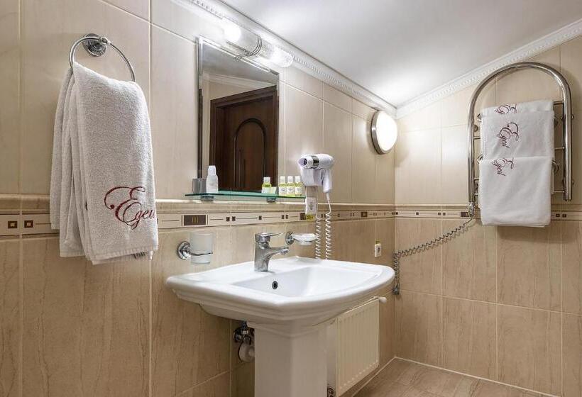 غرفة عائلية, Edem Hotel Lviv