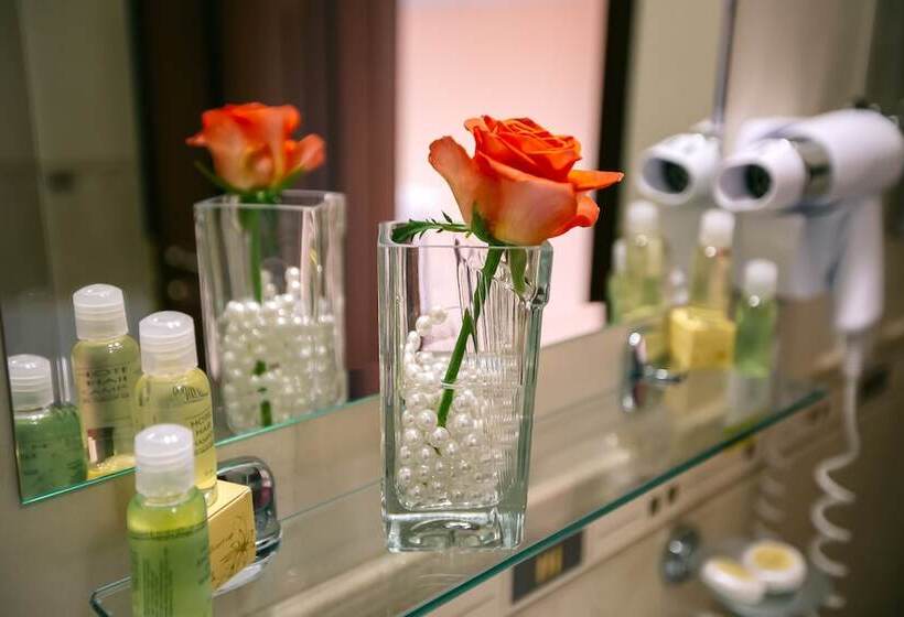 جناح, Edem Hotel Lviv