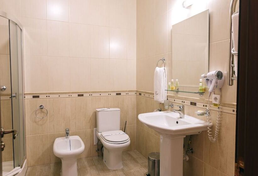 جناح, Edem Hotel Lviv