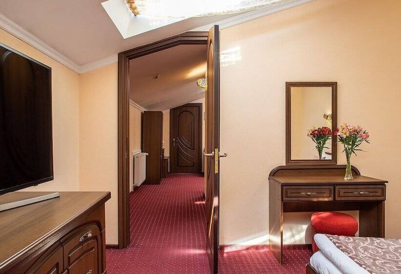 جناح, Edem Hotel Lviv