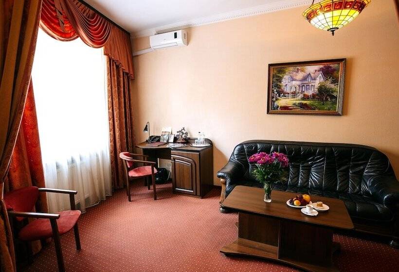 جناح جونيور, Edem Hotel Lviv