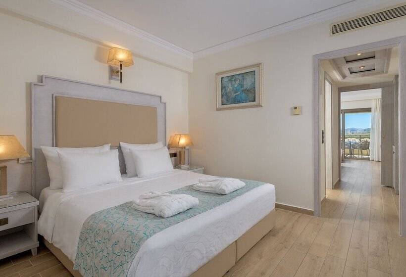 سوییت خانوادگی, La Marquise Luxury Resort Complex