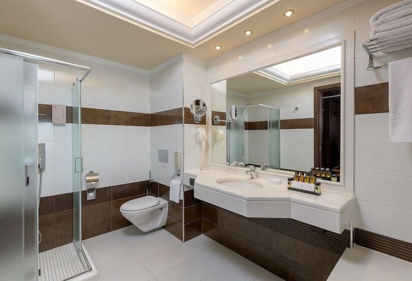 سوییت جونیور با چشم‌انداز دریا, La Marquise Luxury Resort Complex