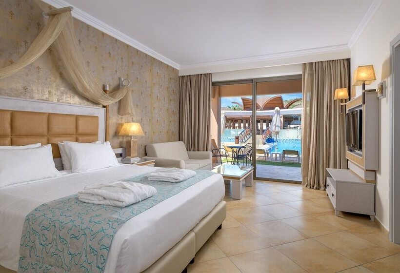 سوییت لوکس, La Marquise Luxury Resort Complex