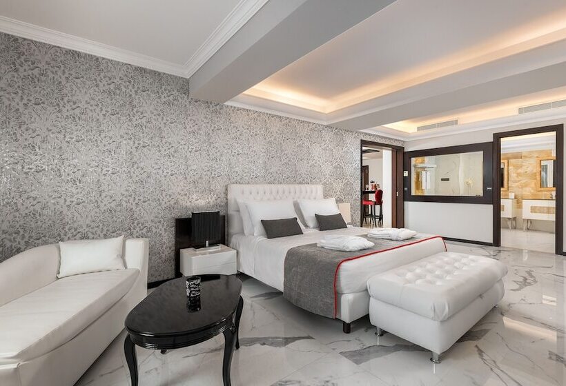 سوییت با چشم‌انداز دریا, La Marquise Luxury Resort Complex