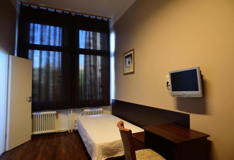 اتاق استاندارد سه نفره, Potsdamer Inn