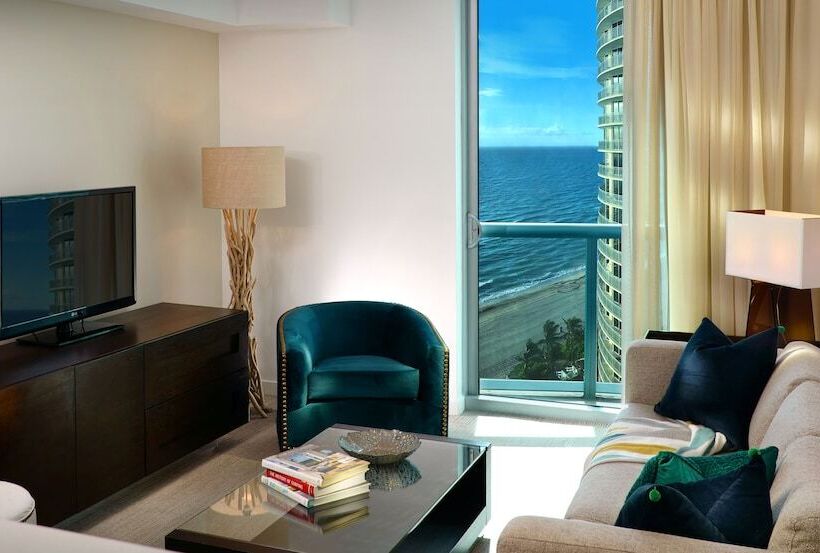 Люкс 2 Спальни, Sole Miami A Noble House Resort
