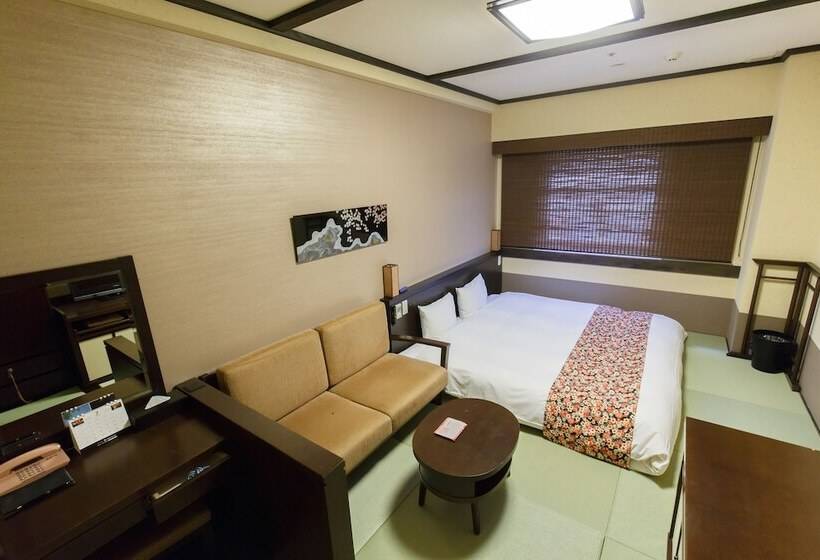 Номер Deluxe, Takayama Ouan