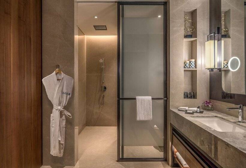 Номер Superior Вид на Бассейн, Radisson Blu Hotel & Spa, Nashik