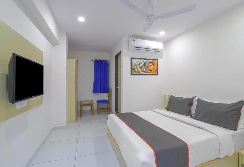 اتاق کلاسیک سه تخته, Collection O Hotel La Veera