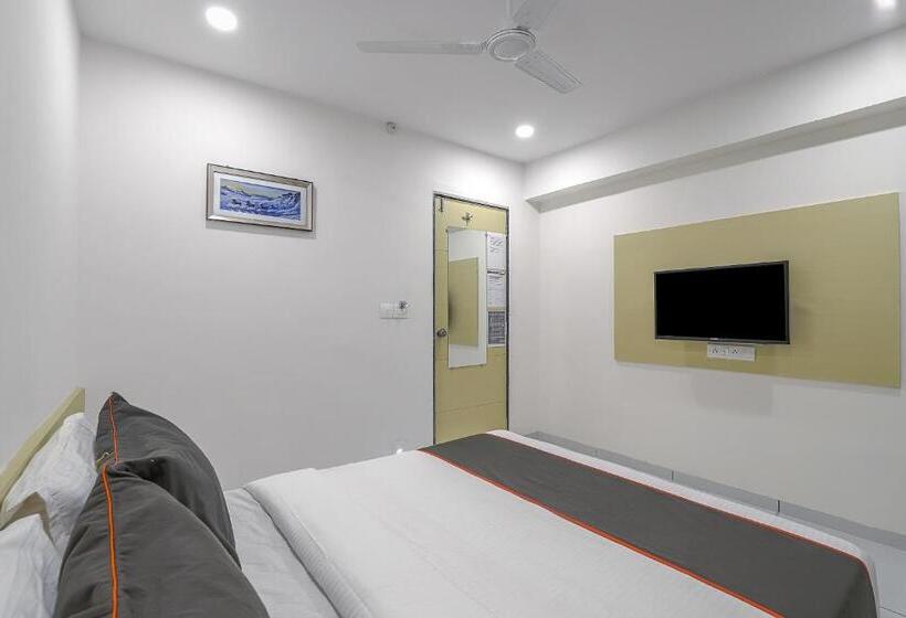 اتاق کلاسیک سه تخته, Collection O Hotel La Veera