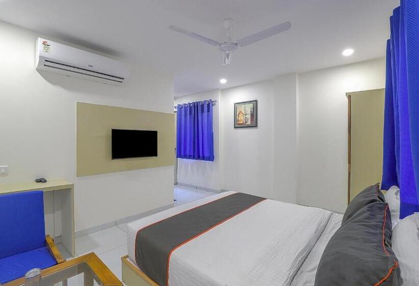 اتاق کلاسیک سه تخته, Collection O Hotel La Veera