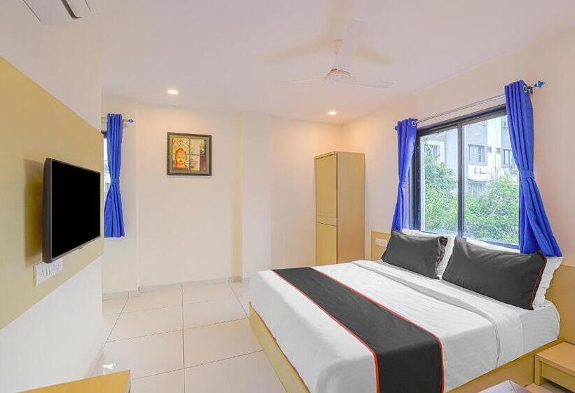 اتاق کلاسیک سه تخته, Collection O Hotel La Veera