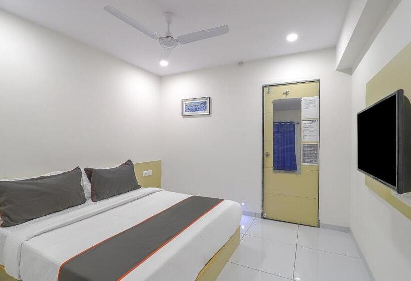 اتاق کلاسیک سه تخته, Collection O Hotel La Veera